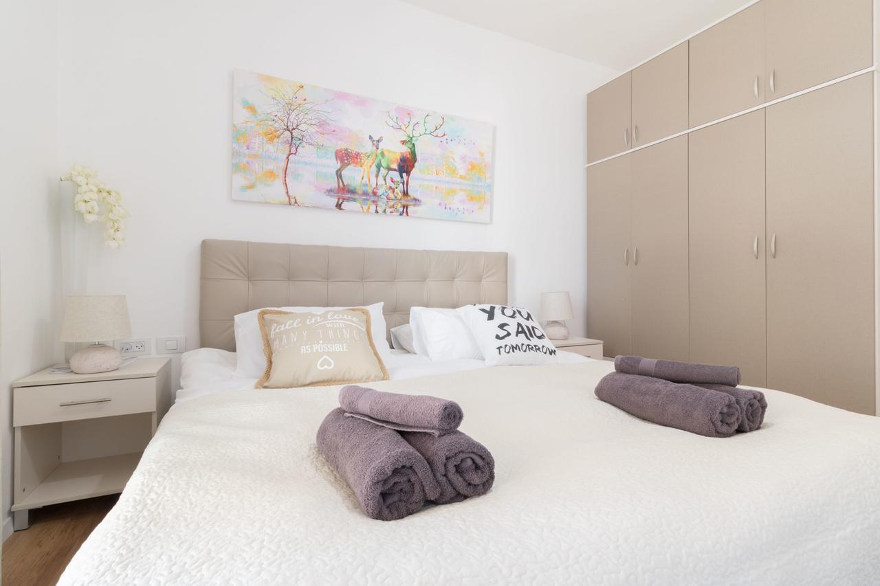 Luxury One-Bedroom Apartment/Parking In City Center Jeruzalem Buitenkant foto
