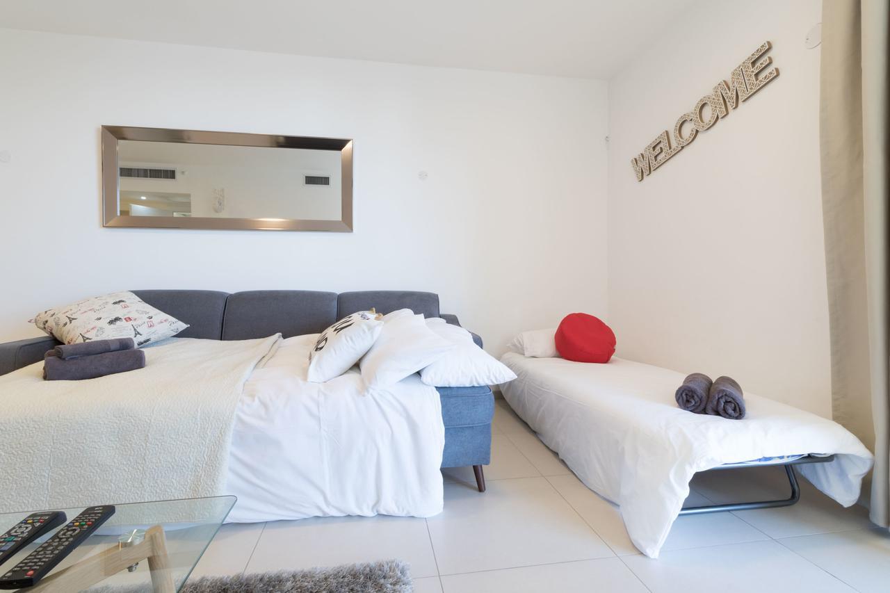 Luxury One-Bedroom Apartment/Parking In City Center Jeruzalem Buitenkant foto