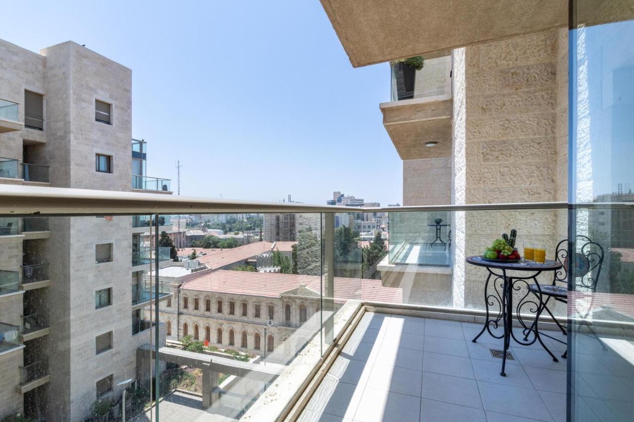 Luxury One-Bedroom Apartment/Parking In City Center Jeruzalem Buitenkant foto