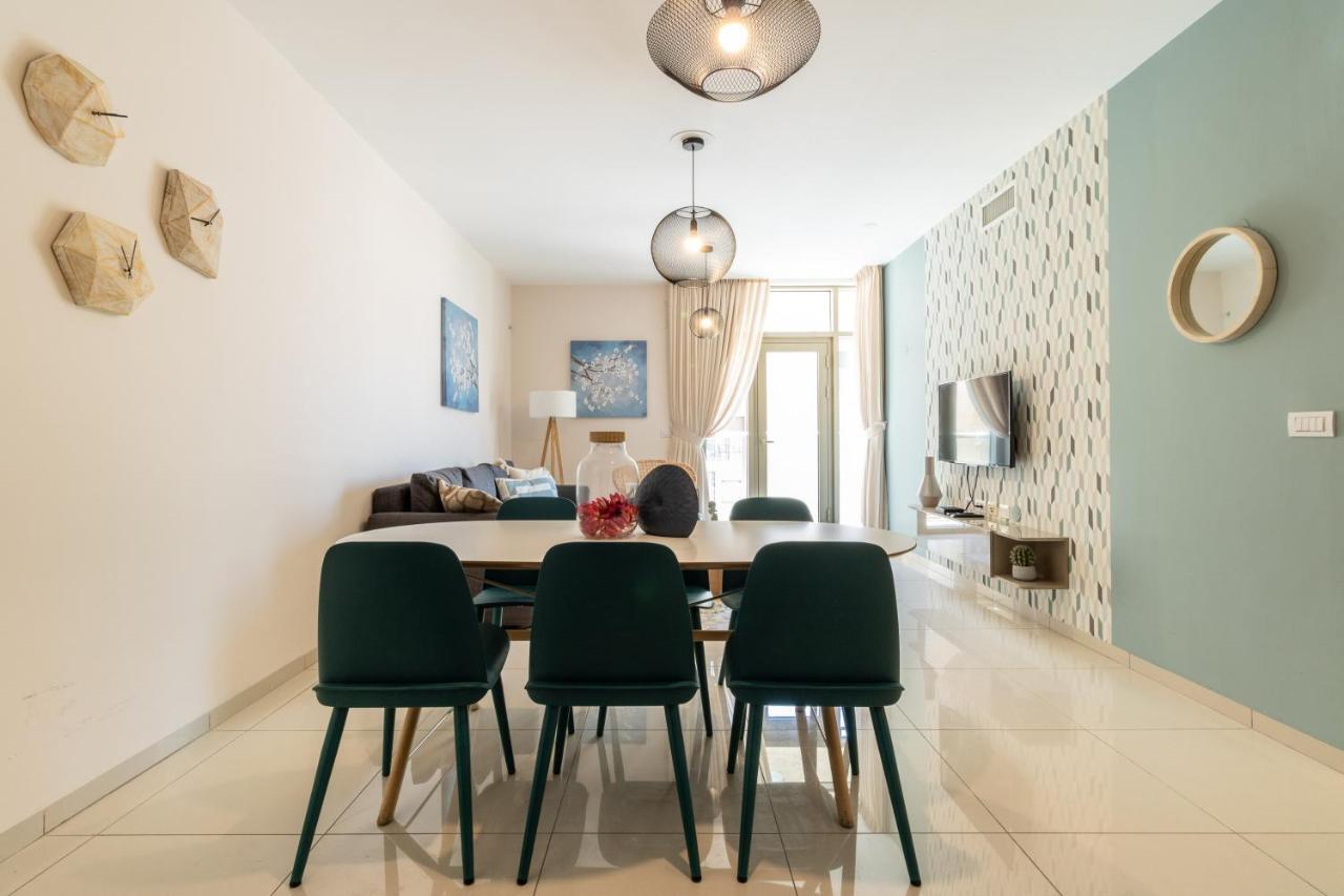 Luxury One-Bedroom Apartment/Parking In City Center Jeruzalem Buitenkant foto